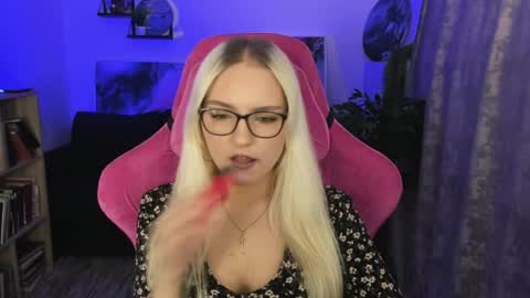 Snapshot of violamore chatting on 04-06-26, 05:36 violamore online show from 04-06-26, 05:36