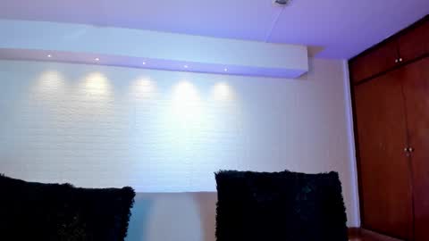 Violett  Everyday From 0530 to 1430 Col Time online show from 01-15-26, 10:42