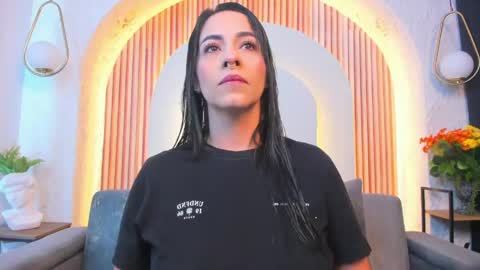 Violette online show from 05-18-26, 10:54
