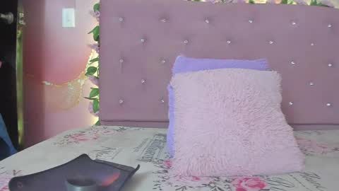 Snapshot of violet__taylor_ chatting on 05-26-26, 02:18 violet__taylor_ online show from 05-26-26, 02:18