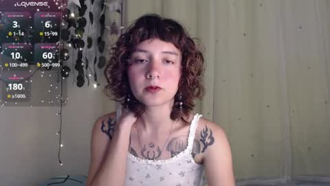 Snapshot of violet_bluee chatting on 04-04-26, 11:46 Violet online show from 04-04-26, 11:46