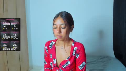 Snapshot of violet_casper_ chatting on 12-12-24, 11:18 Violet and Casper online show from 12-12-24, 11:18