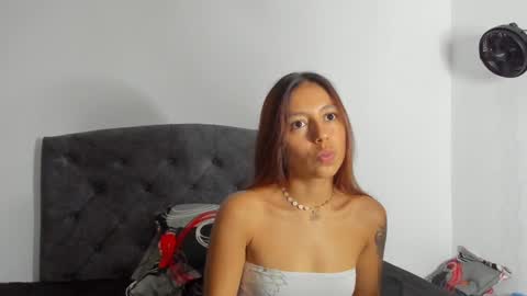 Snapshot of violet_casper_ chatting on 01-19-25, 11:21 Violet and Casper online show from 01-19-25, 11:21