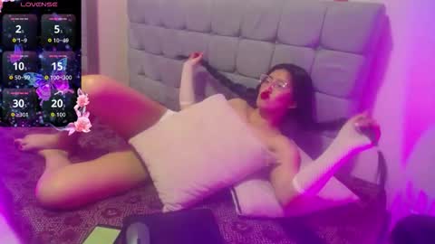 Violet  online show from 11-28-25, 01:03