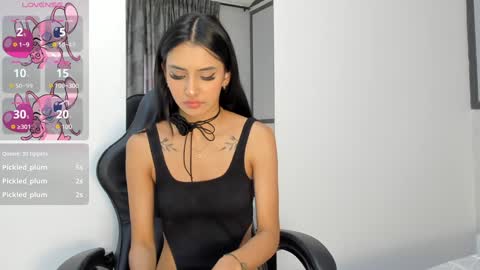 Snapshot of violet_rost chatting on 01-31-25, 06:25 Violet online show from 01-31-25, 06:25