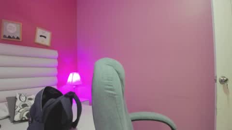 Snapshot of violet_sinclair chatting on 05-30-26, 11:18 violet_sinclair online show from 05-30-26, 11:18