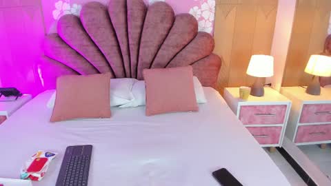 Snapshot of violet_smith01 chatting on 07-02-26, 11:49 violet_smith01 online show from 07-02-26, 11:49