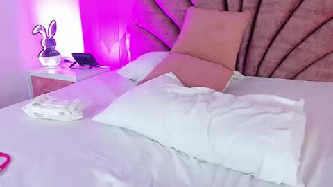 Snapshot of violet_smith01 chatting on 07-06-26, 03:03 violet_smith01 online show from 07-06-26, 03:03
