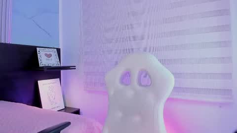 Snapshot of violet_spencer chatting on 02-25-25, 08:30 Violeta online show from 02-25-25, 08:30