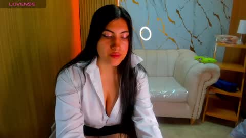 Violet online show from 05-31-26, 01:07