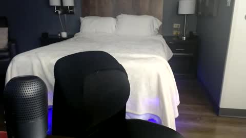 violet_winter97 online show from 03-16-26, 06:45