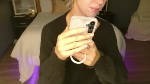 Snapshot of violet_winter97 chatting on 05-13-26, 01:41 violet_winter97 online show from 05-13-26, 01:41
