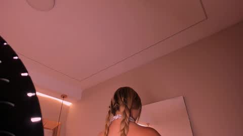 Snapshot of violeta_abel chatting on 10-08-25, 11:19 Violeta online show from 10-08-25, 11:19