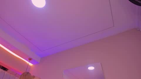 Snapshot of violeta_abel chatting on 10-21-25, 10:49 Violeta online show from 10-21-25, 10:49