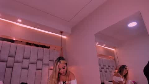 Snapshot of violeta_abel chatting on 11-19-25, 11:21 Violeta online show from 11-19-25, 11:21