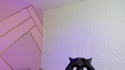 Snapshot of violeta_diazz chatting on 12-18-25, 09:10 online show from 12-18-25, 09:10