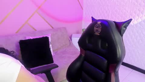 Snapshot of violeta_diazz chatting on 12-22-25, 09:45 online show from 12-22-25, 09:45