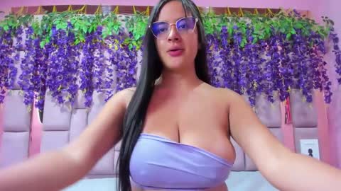 Snapshot of violeta_hard chatting on 12-27-24, 03:20 Valentina Hard online show from 12-27-24, 03:20
