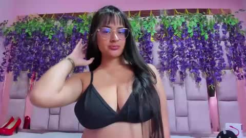 Snapshot of violeta_hard chatting on 01-15-25, 03:00 Valentina Hard online show from 01-15-25, 03:00