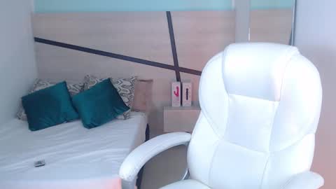 Snapshot of violeta_leon chatting on 01-21-25, 07:26 Violeta leon online show from 01-21-25, 07:26