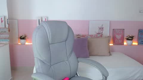 Snapshot of violeta_leon chatting on 02-11-25, 06:19 Violeta leon online show from 02-11-25, 06:19