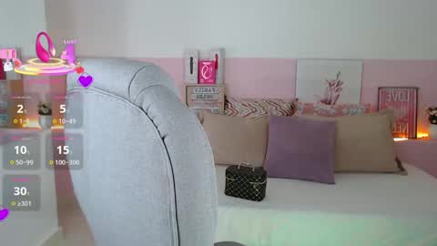 Snapshot of violeta_leon chatting on 03-08-25, 08:00 Violeta leon online show from 03-08-25, 08:00