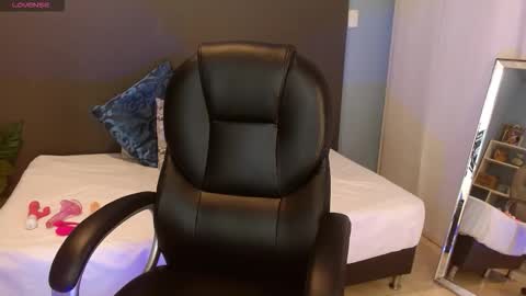 Snapshot of violeta_leon chatting on 09-12-25, 03:17 Violeta leon online show from 09-12-25, 03:17