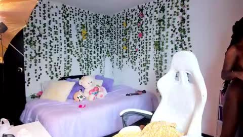 Snapshot of violeta_milleer chatting on 12-06-24, 03:00 Violeta online show from 12-06-24, 03:00