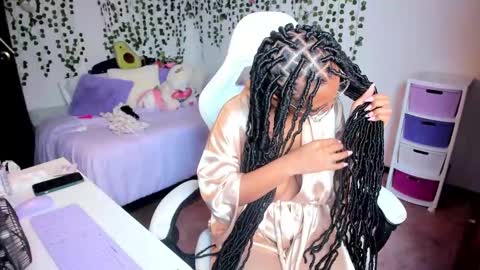 Snapshot of violeta_milleer chatting on 12-10-24, 02:50 Violeta online show from 12-10-24, 02:50