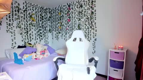 Snapshot of violeta_milleer chatting on 01-14-25, 07:21 Violeta online show from 01-14-25, 07:21