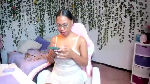 Snapshot of violeta_milleer chatting on 09-16-25, 03:02 Violeta online show from 09-16-25, 03:02