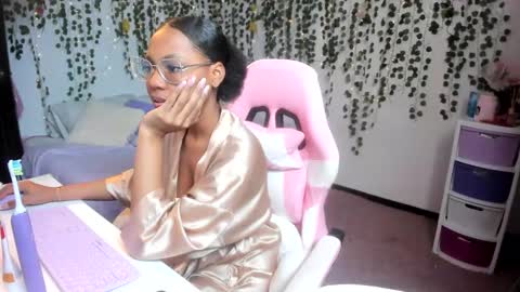 Snapshot of violeta_milleer chatting on 09-19-25, 03:13 Violeta online show from 09-19-25, 03:13