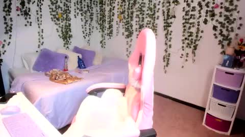 Snapshot of violeta_milleer chatting on 10-23-25, 04:17 Violeta online show from 10-23-25, 04:17