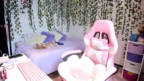 Snapshot of violeta_milleer chatting on 11-18-25, 05:06 Violeta online show from 11-18-25, 05:06