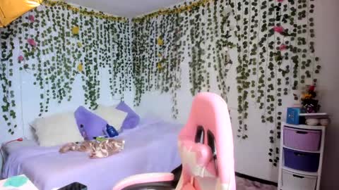 Snapshot of violeta_milleer chatting on 11-22-25, 05:23 Violeta online show from 11-22-25, 05:23