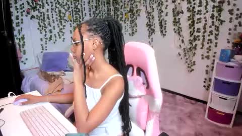 Snapshot of violeta_milleer chatting on 11-24-25, 05:45 Violeta online show from 11-24-25, 05:45