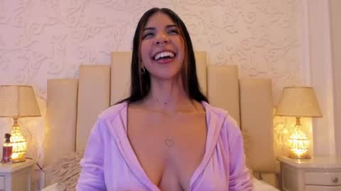 Violeta online show from 06-17-26, 03:57
