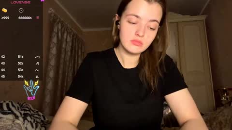 Snapshot of violetamelia chatting on 05-14-26, 05:31 Eva online show from 05-14-26, 05:31