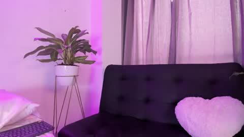 Snapshot of violetarainn chatting on 04-30-26, 05:19 Violeta online show from 04-30-26, 05:19