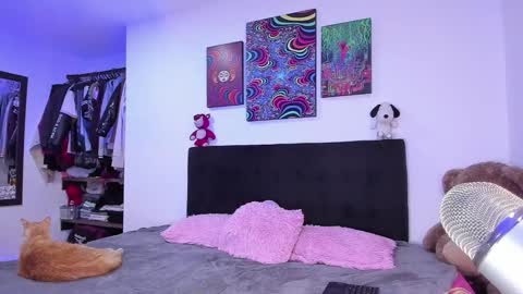 Snapshot of violetbunnyy1 chatting on 11-23-25, 04:45 Violet online show from 11-23-25, 04:45