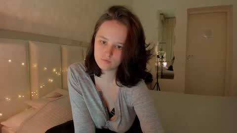 Snapshot of violetferguson chatting on 09-16-25, 04:19 Violet online show from 09-16-25, 04:19