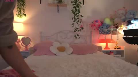 Snapshot of violeth___ chatting on 06-21-26, 10:18 violeth___ online show from 06-21-26, 10:18