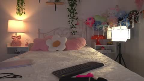 Snapshot of violeth___ chatting on 07-15-26, 11:04 violeth___ online show from 07-15-26, 11:04