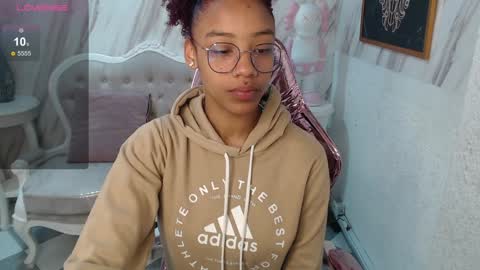 Snapshot of violeth_b chatting on 12-28-24, 12:35 violeth_b online show from 12-28-24, 12:35