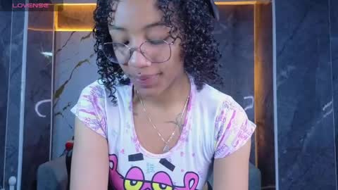Snapshot of violeth_b chatting on 05-25-26, 12:44 violeth_b online show from 05-25-26, 12:44
