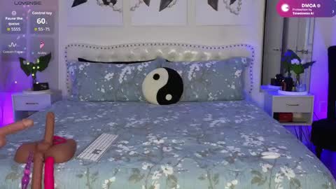 Snapshot of violetik888 chatting on 05-27-26, 01:19 VioletBaby online show from 05-27-26, 01:19