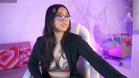 Snapshot of violetjonesx chatting on 06-22-26, 11:40 violetjonesx online show from 06-22-26, 11:40