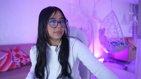 Snapshot of violetjonesx chatting on 06-24-26, 11:31 violetjonesx online show from 06-24-26, 11:31