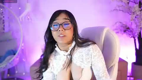 Snapshot of violetjonesx chatting on 07-21-26, 11:34 violetjonesx online show from 07-21-26, 11:34