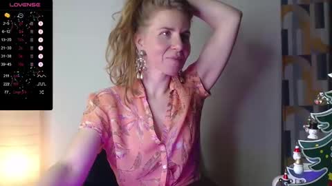 Snapshot of violetplath chatting on 12-15-24, 10:47 Violet next stream December 6 online show from 12-15-24, 10:47